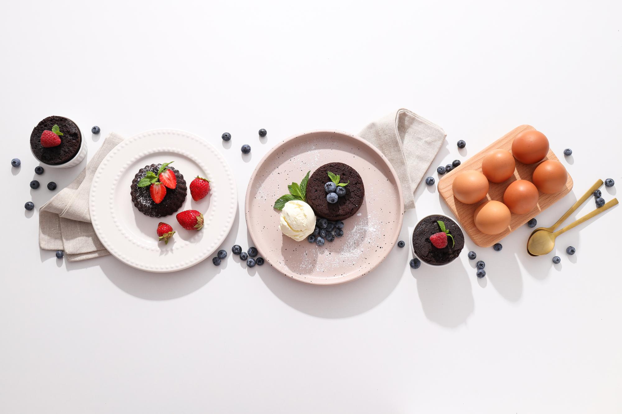 Didelė kompozicija: degustacinis stalas su kelių patiekalų deriniu